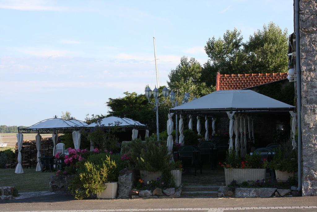 La Baie Hotel Regnéville-sur-Mer Екстериор снимка